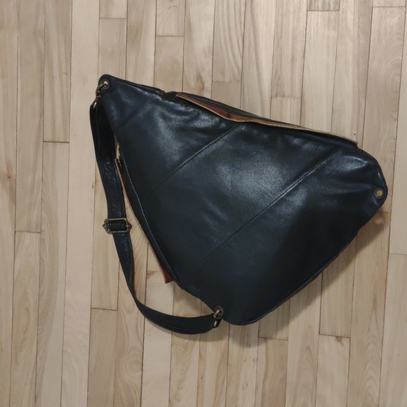 Vintage leather backpack - Picture 2 of 10